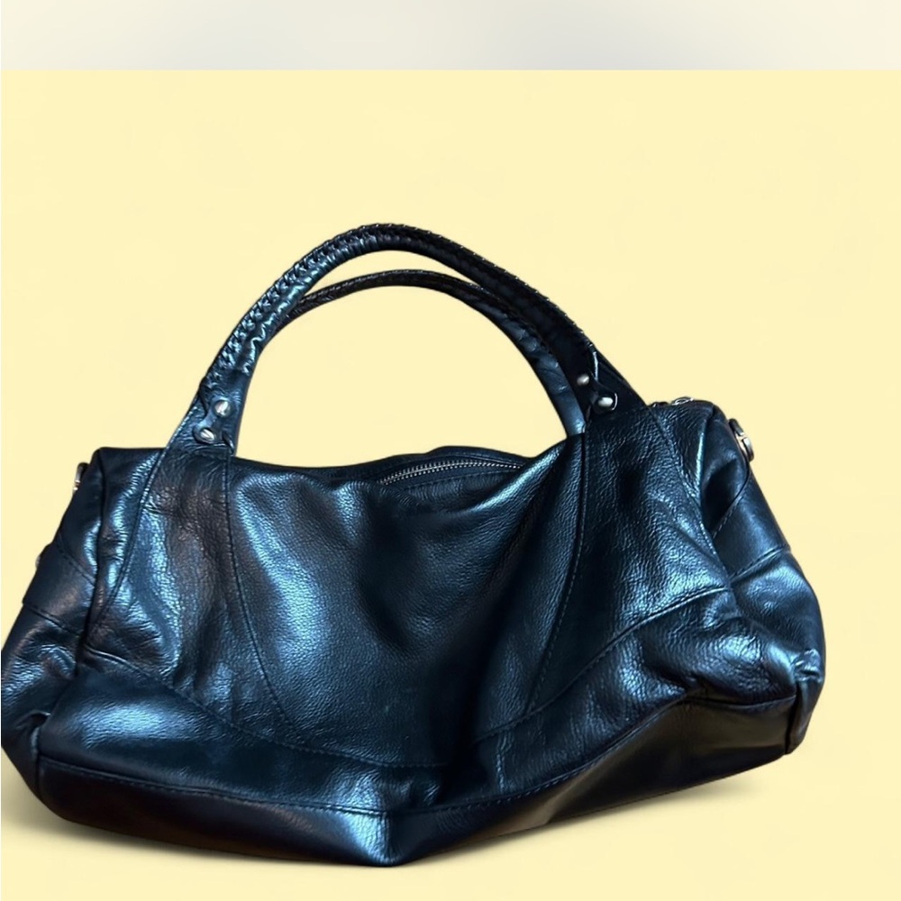 Perlina Black Leather Shoulder Bag